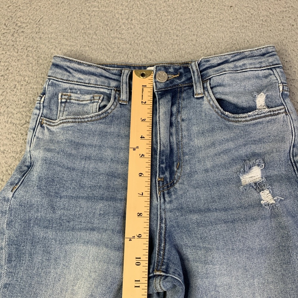 Light Wash Straight Leg Women’s Jeans - Picture 11 of 16